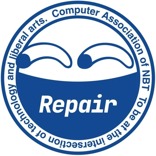 同款深蓝色圆徽，下半部深蓝底上写着白色的“Repair”